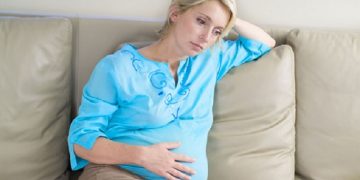 ქმარმა ორსული ცოლი მიატოვა და ის ყველანაირი შემოსავლის გარეშე დარჩა… ერთ დღესაც მას მეგობარმა თხოვა, რომ უბრალოდ ღუმელში შეეხედა, სადაც წარმოუდგენელი სიურპრიზი ელოდა