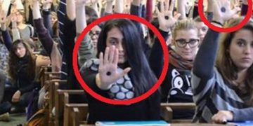 იმ შემთხვევაში თუ ქალს მსგავს შავ წერტილს დაუნახავთ, სასწრაფოდ დარეკეთ პოლიციაში