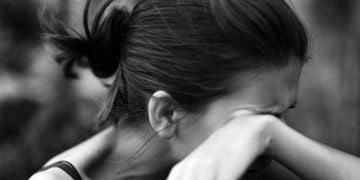 „ვერც კი წარმოიდგენდა, რომ შენ, რომელიც ერთ დროს იჩოქებდი მისი სიყვარულით, უღალატებდი.. გაგტიკბა? გაინაღდე? სხვას შეახარბე, რომ შენი გახდა? მერე რა ქენი? …“ – ღალატის გამო დანგრეული კიდევ ერთი ოჯახი