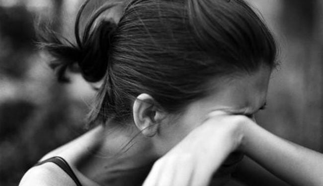 „ვერც კი წარმოიდგენდა, რომ შენ, რომელიც ერთ დროს იჩოქებდი მისი სიყვარულით, უღალატებდი.. გაგტიკბა? გაინაღდე? სხვას შეახარბე, რომ შენი გახდა? მერე რა ქენი? …“ – ღალატის გამო დანგრეული კიდევ ერთი ოჯახი