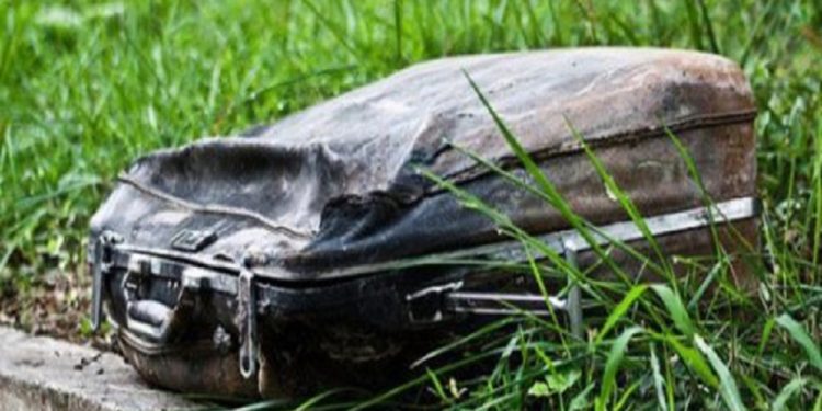 გოგონამ ქუჩაში ძველი “ჩემოდანი” იპოვა, შიგნით ნანახმა კი შოკში ჩააგდო ნახეთ