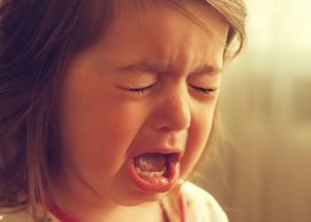 ტოქსიკური მშობლების 10 ჩვევა, რომლითაც ისინი შვილებს ბავშვობას უფუჭებენ