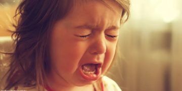 ტოქსიკური მშობლების 10 ჩვევა, რომლითაც ისინი შვილებს ბავშვობას უფუჭებენ