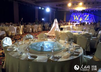 მსოფლიო შეძრა რეალურმა ამბავმა, რომლის დროსაც თითქმის 300 კაციან ქორწილში არავინ არ მივიდა