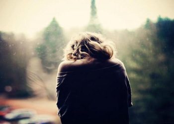 ვკითხე, არ გეშინია, ესენი ვინმემ რომ გინახოს-მეთქი… მან კი მიპასუხა, მე მხოლოდ იმის მეშინიაო და ხელი მაღლა ასწია..