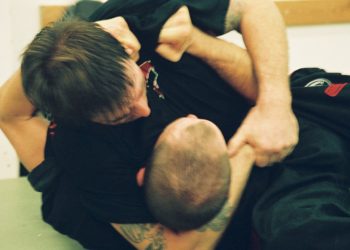 მიუხედავად იმისა, რომ ბევრისგან გაიგო ცოლის პატიოსნებაში ეჭვი არ შეიტანა და დღემდე წარმოდგენა არ აქვს რა ხდება მის ზურგს უკან…