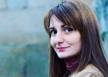 „მეც იმ ქალთაგანი ვიყავი, რომელსაც მოხვედრია ხელი, ფეხი, ჭიქა, ჯოხი, რომლის თმაც ზოგჯერ სხვის ხელს შერჩენია… ჩემზეც ამბობდნენ რატომ აქამდე არ წამოვიდაო”- რას წერს ქალი, რომელმაც მოძალადეს თავი 10 წლის წინ დააღწია