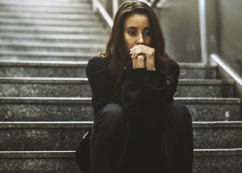 „იქ რაც ვნახე მხოლოდ ეროტიკულ ფილმებში შეიძლება იყოს…მამისა და ძმის წყალობით მოღალატე გავხდი.. ძალიან გამოუვალ მდგომარეობაში ვარ და არ ვიცი, როგორ მოვიქცე. ჯერ მხოლოდ 20 წლის ვარ..”