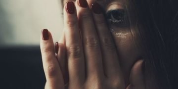 „ჩემი ქმრის მესენჯერში ისეთი ამბავი დამხვდა თვალებს ვერ ვუჯერებდი.. დაახლოებით ათ გოგოს სწერდა ერთდროულად.. ათასი სიბინძურე წავიკითხე…“ – ახალგაზრდა ქალის წერილი