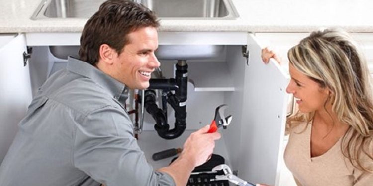 როგორ გაჰყვა ცოლად ახალგაზრდა წარმატებული ქალი უნიტაზის შესაკეთებლად მისულ სანტექნიკოსს – სახალისო და ძალიან საინტერესო ისტორია