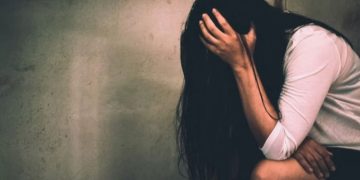 „ერთ საღამოს კახას მეგობრებმა დაურეკეს სასწრაფოდ მოდიო.. ადგილზე მისულს კი მეგობრის აგარაკზე გაშლილი სუფრა და მეგობრებით სავსე ოთახში კუთხეში მჯდარი ნამტირალევი თინა დაინახა.. რომელიც მეგობრებს მისთვის მოუტაცებიათ..“