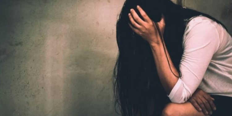 „ერთ საღამოს კახას მეგობრებმა დაურეკეს სასწრაფოდ მოდიო.. ადგილზე მისულს კი მეგობრის აგარაკზე გაშლილი სუფრა და მეგობრებით სავსე ოთახში კუთხეში მჯდარი ნამტირალევი თინა დაინახა.. რომელიც მეგობრებს მისთვის მოუტაცებიათ..“