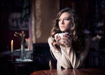 24 წლის გავთხოვდი. მთელი 3 წელი გვიყვარდა ერთმანეთი და ხშირად მიყვებოდა თუ როგორ ატარებდა დროს სხვა ქალებთან ერთად.. ეჭვიანობით ვკვდებოდი, მაგრამ ქორწინების პირველივე ღამეს მივხვდი თუ რა იყო სამართლე..