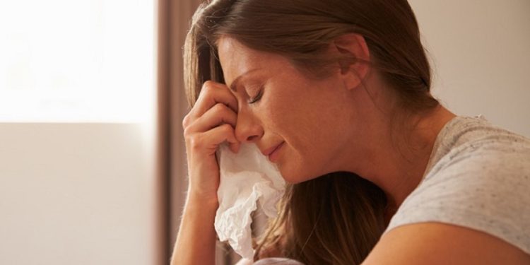 „ჩემს შვილს თურმე ვესირცხვილები.. ერთხელ სადარბაზოში შეყვარებულ ბიჭთან ერთად ვნახე.. მან კი თქვა, ეს დამლაგებელი ქალი იტყუება, დედაჩემი იტალიაშიაო.. ” – დამლაგებელი დედის გულისტკივილი