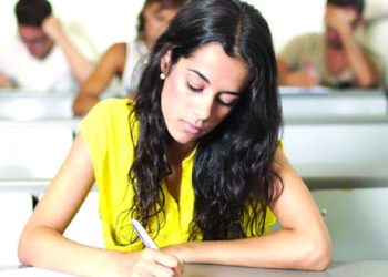 „როგორ გავიგე დედაჩემი 16 წლის იყო როცა გამაჩინა.. მამაჩემი მისი თანაკლასელი იყო“ – ქართველმა მოსწავლემ ოჯახური საიდუმლო საკონტროლო წერის რვეულში, თავისუფალი თემის წერისას გაამხილა