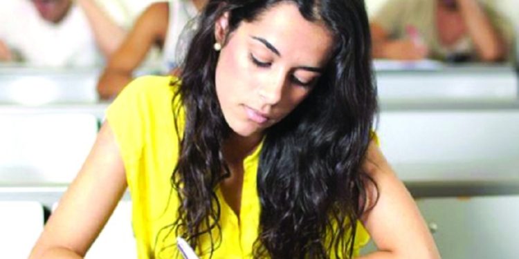 „როგორ გავიგე დედაჩემი 16 წლის იყო როცა გამაჩინა.. მამაჩემი მისი თანაკლასელი იყო“ – ქართველმა მოსწავლემ ოჯახური საიდუმლო საკონტროლო წერის რვეულში, თავისუფალი თემის წერისას გაამხილა