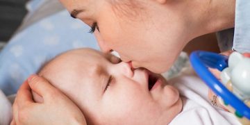 „გოგონა ხელოვნური სუნთქვის აპარატიდან უნდა გაეთიშათ.. დედის მაცოცხლებელი კოცნა..“ – ამ ამბავს ემოციების გარეშე ვერავინ წაიკითხავს