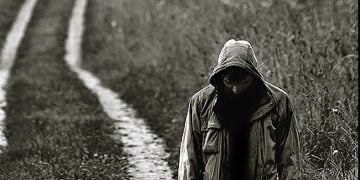 ქუჩაში ერთი ღარიბი ბიჭი მიდიოდა და ფიქრობდა, ნეტამ ბევრი ფული მაპოვნინაო.. ამ ფიქრებში იყო, როდესაც მოულოდნელი რამ მოხდა.. ანუ ამბავი იმაზე, თუ როგორ ცვლის ფული ჩვენს ცნობიერებას