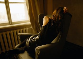 „სოციალურ ქსელში გაცნობილმა კაცმა ჩემი ცხოვრება რადიკალურად შეცვალა, მაგრამ ძალიან მეშინია, რომ ეს ზღაპარი ოდესმე დასრულდება, რადგან მას ცოლ-შვილი ჰყავს.. არვიცი როგორ მოვიქცე“