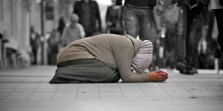 „დედამთილი მაიძულებს ვიმათხოვრო.. ჩემგან მიტანილ ფულს კი სხვა კაცებში ხარჯავს..“