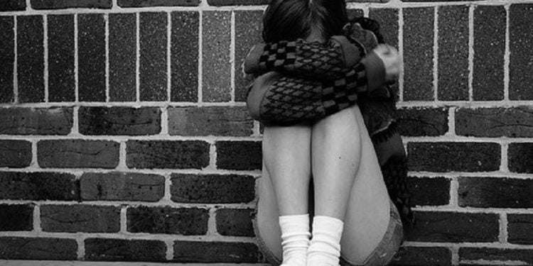 7 წლის ვიყავი, როცა ერთ დღეს გავიღვიძე და მტირალი დედა დავინახე.. მამა წუხელ შინ არ მოვიდა და იმიტო ვტირიო.. ამის მერე მამა კარგა ხანს არ გამოჩენილა. ყველა ეძებდა. რამდენიმე თვის შემდეგ კი დედაჩემი დაიჭირეს მამაჩემის მკვლელობის ბრალდებით..