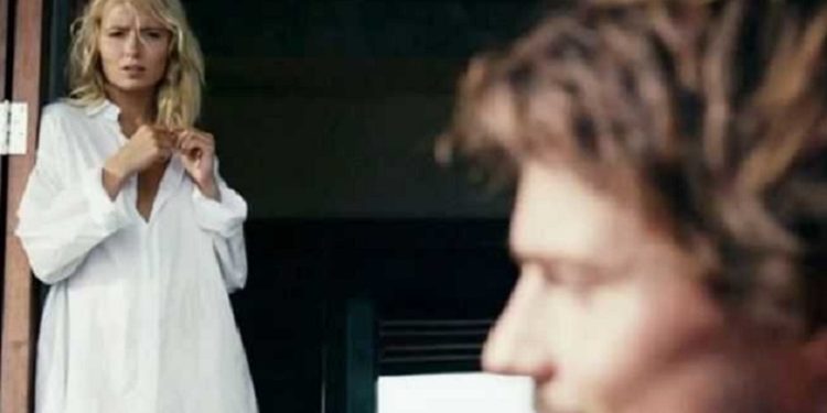 „ჩემს დაბადების დღეზე საყვარელ მამაკაცთან ერთად ბევრი დავლიე.. დავთვერი, რაღაცაზე გავუბრაზდი და მის გასამწარებლად სხვა მაგიდასთან მჯდომ მამაკაცს დავუწყე ფლირტი.. საბოლოოდ ჩემი უმანკოება უცხო კაცს, სასტუმროში შევწირე.. დღემდე არვიცი რა დამემართა..“