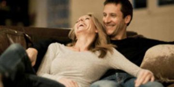 მარტოხელა წარმატებული ქალი ვარ.. რამდენიმე წლის წინ მარტო გადავედი საცხოვრებლად.. ერთ საღამოს კარზე ვიღაცამ დააკაკუნა. ასე, ორმოციოდე წლის მამაკაცი იდგა კართან. თითქოს მეცნო.. მიუხედავად იმისა, რომ ცოლიანი იყო, ამ ვიზიტმა ჩემი ცხოვრება სამუდამოდ შეცვალა..