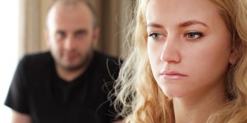 „ძალიან გვიჭირდა. ქმარიც ხელს არ ანძრევდა და იძულებული გავხდი საბერძნეთში სამუშაოდ წავსულიყავი.. პრობლემები მოვაგვარე, სახლში დავბრუნდი მაგრამ ახლა ქმარი არ მიღებს, ჰგონია, რომ ის კაცი, ვის ოჯახშიც ვცხოვრობდი და ვმუშაობდი ჩემი საყვარელი იყო.. არვიცი როგორ მოვიქცე..“