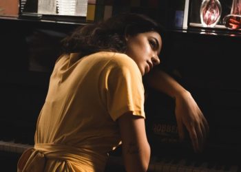 „ოთხნი ვისხედით მანქანაში. წინ ჩვენ – მე და ტაქსის მძღოლი. მე, ცოტა გაღიზიანებული, აცრემლებული, აფორიაქებული და დაღლილი ვიყავი…“ რა დაემართა ქალს, რპომელიც ცხოვრებაში პირველად დათვრა..