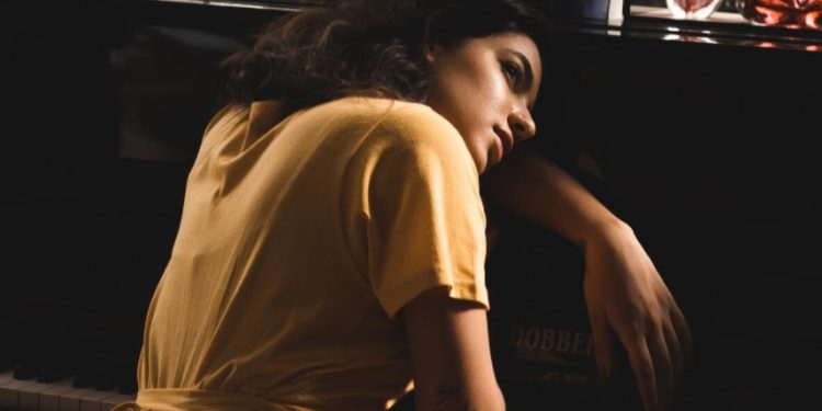 „ოთხნი ვისხედით მანქანაში. წინ ჩვენ – მე და ტაქსის მძღოლი. მე, ცოტა გაღიზიანებული, აცრემლებული, აფორიაქებული და დაღლილი ვიყავი…“ რა დაემართა ქალს, რპომელიც ცხოვრებაში პირველად დათვრა..