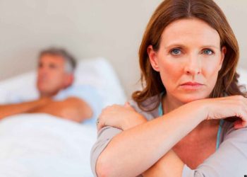 „ლამაზი გოგო ვიყავი და სოფლის ყველაზე მდიდარმა ოჯახმა ისურვა ჩემი რძლობა და მშობლებმაც ეს შანსი ხელიდან არ გაუშვეს.. რამდენიმე წელში ჩემი ცხოვრება უკუღმა წავიდა.. ერთ დღესაც შევხვდი ჩემს ძველ შეყვარებულს, რომელსაც სიღარიბის გამო არ გამაყოლეს და ახლა წარმოუდგენლად მდიდარი ყოფილა..“ – 50 წლის ქალის წერილი