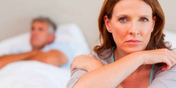 „ლამაზი გოგო ვიყავი და სოფლის ყველაზე მდიდარმა ოჯახმა ისურვა ჩემი რძლობა და მშობლებმაც ეს შანსი ხელიდან არ გაუშვეს.. რამდენიმე წელში ჩემი ცხოვრება უკუღმა წავიდა.. ერთ დღესაც შევხვდი ჩემს ძველ შეყვარებულს, რომელსაც სიღარიბის გამო არ გამაყოლეს და ახლა წარმოუდგენლად მდიდარი ყოფილა..“ – 50 წლის ქალის წერილი