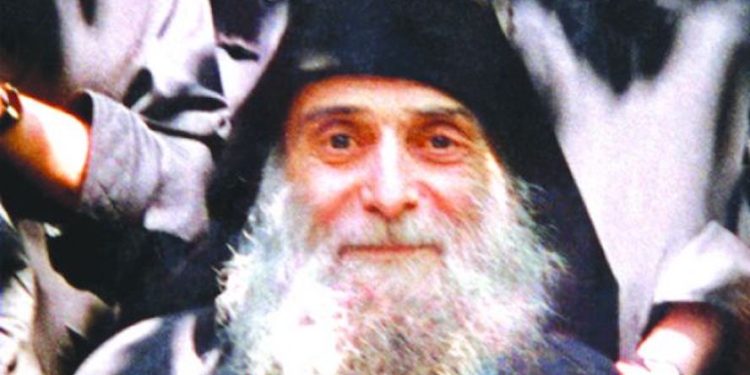 „სოფლის განაპირას ერთ პატარა სახლში მთელი ღამე სინათლე არ ჩამქრალა. გიორგის დედა ავად ჰყავდა..“ – მამა გაბრიელისა და გიორგის ამბავი