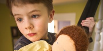 „ჩემი და უკვე წავიდა ღმერთთან.. მამა ამბოს, რომ დედაც მალე წავა.. მინდა რომ ეს თოჯინა ჩემს დასთან გავატანო..“