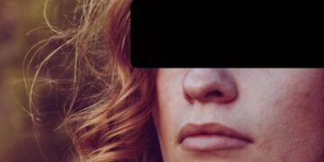 სოფელში დავიბადე და გავიზარდე და ცოლადაც ერთ სოფლელ ბიჭს გავყევი, თუმცა უშვილობის გამო გამომაგდეს.. ქალაქში გადავედი და თავს ძლივს ვირჩენდი, ერთ დილით საწოლიდან ფეხები ჩამოვდგი და იატაკზე დაგდებული 100-დოლარიანი დავინახე.. ასე გრძელდებოდა 10 დღე, სანამ არ გავიგე რა ხდებოდა სინამდვილეში..