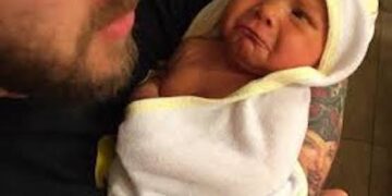 მამა შვილთან ერთად გადაღებული ფოტო სოციალურ ქსელში გამოაქვეყნა.. ფოტოზე ერთ-ერთი მომხმარებლის მიერ დაწერილმა კომენტარმა კი, ბავშვის სიცოცხლე გადაარჩინა..