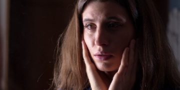 „ვიფიქრე მაინც უსიყვარულოდ ვთხოვდები და ცოლად ფულიანს მაინც გავყვები, იქნებ ფუფუნებამ გამაბედნიეროს-მეთქი. სულ რაღაც 2 წელიწადში მივხვდი, რომ დიდი შეცდომა დავუშვი.. ერთხელაც ალბათ ის მოხდა რაც ასეთ დროს ხდება ხოლმე და ვიქეცი ქმრის მოღალატედ..“ – 25 წლის მაკოს აღსარება