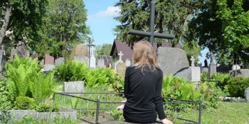 „სრულიად მოულოდნელად დედაჩემის საფლავზე მისულმა იქ მტირალი კაცი დავინახე.. როცა გავიგე ვინ იყო, სრულიად შოკირებული ვიყავი..“