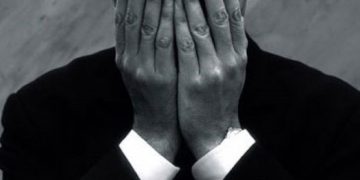 „საცოლე ჯვრისწერის შემდეგ გამექცა… ყველაზე ცუდი ისაა, რომ არ ვიცი, ოდესმე ქალებისკენ კიდევ გავიხედავ თუ არა; ყველა მოღალატე მგონია, ვერც ერთს ვერ ვენდობი.. ჩემ დასაც კი..“