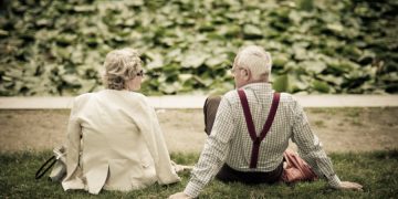 „50-წლიანი ქორწინების შემდეგ ერთხელ ყურადღებით შევხედე ჩემს ცოლს და ვუთხარი, ახლა მაქვს ყველაფერი, ძვირადღირებული სახლი, მანქანა, ფული  მაგრამ ლოგინში ვწევარ 69 წლის ქალთან ერთად.. უკვე ეჭვი მეპარება ჩემს ქორწინებაში… თუმცა მისი პასუხი იყო სრულიად გამაოგნებელი..“