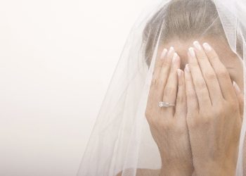 ლევანმა ზუსტად ჯვრისწერის დღეს, უკვე ეკლესიაში მისული მიმატოვა. გვიან გავიგე რა გახდა ამის მიზეზი.. თუმცა ამით ყველაფერი არ დამთავრებულა და ახლა სერიოზულ გაურკვევლობაში ვარ..