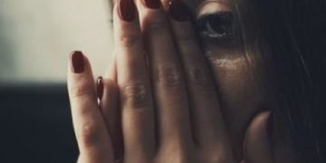 საბოლოოდ დედის კაპრიზმა და მისმა საქციელმა ოჯახი დამინგრია..