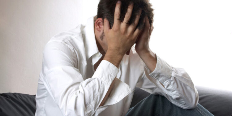 დედა ადრე გარდამეცვალა. ცოლის მოყვანას ვაპირებდი, როცა მამაჩემმა მითხრა: მთლად მარტო რომ არ დავრჩე, წინააღმდეგი თუ არ ხარ გაგაცნობ ქალს რომლიც ცოლად მოყვანაც მინდაო.. მართლაც, ერთ დღეს ის ქალი სახლში მოიყვანა და როგორც კი დავინახე, ვიცანი და მთელი ჩემი ცხოვრება თავდაყირად დადგა..