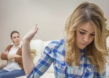 „დედაჩემმა ისე დამწყევლა, სამუდამოდ გამანადგურა…” – რამდენად საშიშია დედის წყევლა და რატომ წყევლიან დედები შვილებს.. ისტორია, რომელიც ყველა დედამ უნდა წაიკითხოს