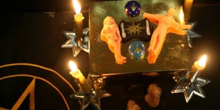 „საბანშიშუაზე გადახეული ცოლ-ქმრის სურათი ვიპოვე, რომლებიც ერთმანეთის ზურგშექცევით ელაგა..“ – რა გავლენა შეიძლება ჰქონდეს ჯადოს ადამიანზე.. მოძღვრის შეფასება