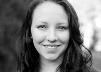 ახალგაზრდა ქალმა ინტერნეტში თავისი შვილის ისეთი სურათი გამოაქვეყნა, რომ მთელი სოციალური ქსელი აუმხედრდა.. ქალს საშინლად ლანძღავდნენ და აკრიტიკებდნენ.. თქვენ რას იტყოდით