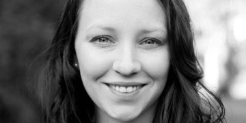 ახალგაზრდა ქალმა ინტერნეტში თავისი შვილის ისეთი სურათი გამოაქვეყნა, რომ მთელი სოციალური ქსელი აუმხედრდა.. ქალს საშინლად ლანძღავდნენ და აკრიტიკებდნენ.. თქვენ რას იტყოდით