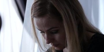 ბევრი რამ მოვითმინე და ჩავყლაპე, რომ ოჯახი და ქმარი შემენარჩუნებინა. ვფიქრობდი, თუ ბევრ შვილს გავაჩენდი, სხვასთან არ წავიდოდა, თუმცა, აქაც შევცდი.. არავის რჩევა არ გავითვალისწინე და ხუთი შვილით მიმატოვა..