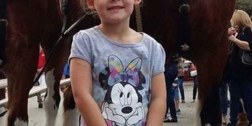 ერთი შეხედვით ეს პატარა გოგონას ჩვეულებრივი ფოტოა… მაგრამ ამ ფოტოს წყალობით ის ნამვილი ვარსკვლავი გახდა და მილიონობით ადამიანმა გაიცნო