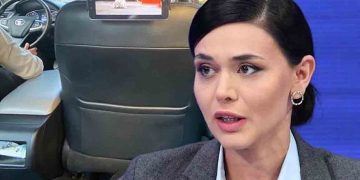 დღეს ტაქსით ვიმგზავრე, მძღოლი ახალგაზრდა ბიჭი აღმოჩნდა.. უცებ შევამჩნიერ, რომ სველი და მშრალი ხელსახოცები ედო ერთ მხარეს..